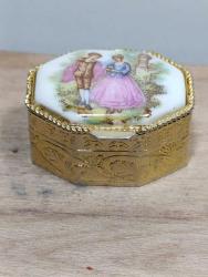 K202----ROMANTİK PORSELEN KAPAKLI ESKİ KÜÇÜK BOY PİRİNÇ KUTU