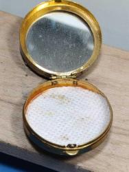 K202--- Harriet Hubbard Ayer NEW YORK AYNALI ESKİ KÜÇÜK BOY PİRİNÇ PUDRİYER