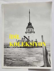 İSTANBUL'DA ÜSKÜDAR KIZ KULESİ'NİN 1970'LERDE RESTORASYON YAPILIRKEN ÇEKİLMİŞ BÜYÜK BOY ORİJİNAL BİR FOTOĞRAF - 24 x 18 cm EBADINDA - İSTANBUL ŞEHİR TARİHİ