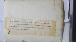 İSTANBUL'DA TEMİZLİK KAMPANYASI YAPILDIĞI 1970'LERDE KADIKÖY'DE ÇEKİLMİŞ BÜYÜK BOY ORİJİNAL BİR FOTOĞRAF - 24 x 18 cm EBADINDA - KADIKÖY'DE ÇİÇEKLERLE SÜSLÜ ÇÖP KAMYONLARI  ve ÜZERLERİNDE ''KUDUZLA MÜCADELE EKİBİNE YARDIM EDELİM'' DÖVİZİ TUTAN TEMİZLİK GÖREVLİLERİ... İSTANBUL ŞEHİR TARİHİ