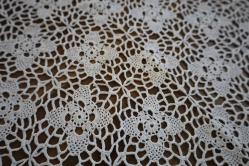 BÜYÜK DANTEL MASA ÖRTÜSÜ - 130 X 210 -