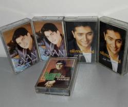 2 adet  ALİ MAHSUNİ  /2 adet  KAAN  ve  1 adet   SELAHATTİN TAYŞUN   KASETLERİ    lot halinde satılıktır. toplamda beş kaset