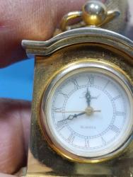 K203------ALTIN RENGİ PİLİ BİTİK KÜÇÜK BOY MASA SAATİ