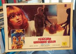YILDIZLARIN GERİSİNDEKİ GÖZLER / EYES FROM THE STARS ( EYES BEHIND THE STARS ) - OCCHI DALLE STELLE / 1978 LOBİ KARTI - EFELER FİLM