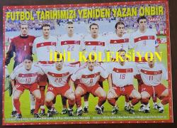 TÜRKİYE MİLLİ FUTBOL TAKIMI POSTERİ - 2002 DÜNYA KUPASI - 37 x 26 cm EBADINDA - RÜŞTÜ REÇBER, ALPAY ÖZALAN, HAKAN ŞÜKÜR, ÜMİT DAVALA, FATİH AKYEL, BÜLENT KORKMAZ, YILDIRAY BAŞTÜRK, HAKAN ÜNSAL, TUGAY KERİMOĞLU, ERGÜN PENBE, HASAN ŞAŞ