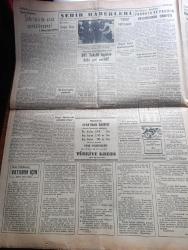 Yeni İstanbul Gazetesi - Turkish Newspaper - 3 Şubat 1955 - Tam zamanında yapılan açıklama yazan Mustafa Nermi Başmakale - Roma'da dün sabah yapılan toplantıda iki hükümet temsilcileri karşı karşıya Adnan Menderes Fatin Rüştü Zorlu fotoğraf - altın spekülasyonunu önlemek için tedbirler - Nehru'nun Kızıl Çin'i ziyaretinin meyvaları - Türkiye Irak Paktı hakkında açıklamalar - ABD Al Nasır Nuri Sait Paşa İle görüşecek - Ankara'ya tren seferleri bugün açılıyor - Samet Ağaoğlu'nun bütçe komisyonunda izahları - vatanım için yazan Şükûfe Nihal Başar Yazı Dizisi - Teodora isimli tanker kurtarılamadı - Pakize Başaran'ın eseri radyoda temsil edilecek - Damlataş mağarası hakkında - İzmir bekçileri vilayeti boykot etti - ağlayan keman yazan Pakize Başaran - 33 cezaevinde gördüklerim yazan Hasene Ilgaz - Sevil Berberi'ni seyrederken yazan Sadi Günel - ızdırap çekmeye zaman ayıran bir sanatçı İ. Galip Arcan yazan Nusret Safa Coşkun - Beşiktaş rakibi beykoz'la karşılaşıyor - Fenerbahçe - Galatasaray