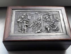 LOT.15 » ANTİKA ÜZERİ METAL İŞLEMELİ MÜCEVHER KUTUSU