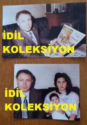 KEMAL COŞKUN'UN ORİJİNAL 2'Lİ FOTOĞRAFI SETİ - 19,5 x 13 cm ve 15 x 12,5 cm EBADINDA - KEMAL COŞKUN, BELEDİYE MECLİSİNE SEÇİLDİĞİ GÜN, GÜNAYDIN GAZETESİNE RÖPORTAJ VERİRKEN, EŞİ SEVGİ COŞKUN ve 6 AYLIK BEBEĞİ DUYGU COŞKUN'LA BİRLİKTE KADRAJA POZ VERİRKEN ÇEKİLMİŞ 2 FARKLI KARE