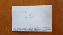 KEMAL COŞKUN'UN ORİJİNAL 2'Lİ FOTOĞRAFI SETİ - 19,5 x 13 cm ve 15 x 12,5 cm EBADINDA - KEMAL COŞKUN, BELEDİYE MECLİSİNE SEÇİLDİĞİ GÜN, GÜNAYDIN GAZETESİNE RÖPORTAJ VERİRKEN, EŞİ SEVGİ COŞKUN ve 6 AYLIK BEBEĞİ DUYGU COŞKUN'LA BİRLİKTE KADRAJA POZ VERİRKEN ÇEKİLMİŞ 2 FARKLI KARE