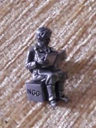 KLİPSİ KİTAP OKUYAN İNSAN FİGÜRLÜ ROZET ALMANYADAN GETİRİLMİŞTİR