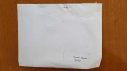 TÜRK SANAT MÜZİĞİ SANATÇISI SEVİM DERAN'IN CENAZE TÖRENİNİN ORİJİNAL BÜYÜK BOY FOTOĞRAFI - 18 x 12 cm EBADINDA  - SEVİM DERAN'IN NAAŞININ TEŞVİKİYE CAMİİ ve İSTANBUL RADYOSU ÖNÜNDEKİ TÖRENİN ARDINDAN ÇENGELKÖY AİLE MEZARLIĞINA GÖTÜRÜLÜRKEN ÇEKİLMİŞ BİR KARE. 1987