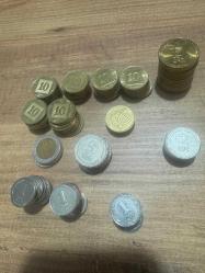 İsrail Şekeli (ILS) Bozuk Para Lotu - Toplam 113 Adet Elimde bulunan farklı değerlerdeki İsrail Şekeli (New Shekel) madeni paralar toplu lot olarak satılıktır. Paraların kondisyonları oldukça iyi durumdadır. Hem koleksiyonluk hem de kullanım amaçlı uygundur. Lot İçeriği: • 10 Şekel (Bimetalik): 3 Adet • 5 Şekel: 6 Adet • 2 Şekel: 6 Adet • 1 Şekel: 18 Adet • 1/2 Şekel (50 Agorot): 17 Adet • 10 Agorot (Sarı Küçük): 63 Adet Toplam: 113 parça madeni para.