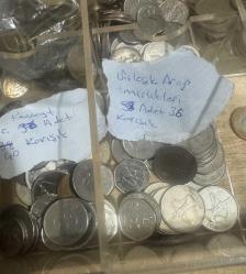 Çeşitli Ülkelerin Tedavülde olan olmayan Madeni Paralar 400 Adet Karışık Dünya Paraları Lotu - Avrupa, Asya ve Orta Doğu (Eski/Yeni Karışık) Fransa (Frang), İtalya (Liret), Hollanda, Avusturya, Macaristan, Yunanistan, Yugoslavya, Çekoslovakya, İsviçre, İspanya. Kuveyt, Birleşik Arap Emirlikleri, Ürdün, Suudi Arabistan. Japonya (delikli paralar), Çin, Tayland, Hindistan, Pakistan, Kore.  Rusya, Ukrayna ve çeşitli sürpriz ülkeler.