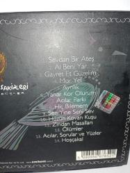 Cd Düş sokağı sakinleri en güzel düşler albümü. Orijinal. Dinlemeyi etkilemeyen çizikler var. Sorunsuz çalışıyor