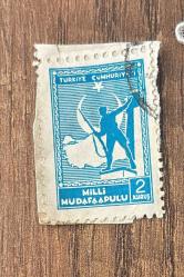 Türk Pulu - Turkish Stamp - Mektup Zarfından Kesilmiş / Postadan Geçmiş Pul Filateli - DAMGALI - MİLLİ MÜDAFAA TEMALI PUL, 2 KURUŞ - Türkiye Cumhuriyeti - NOSTALJİK DOĞUM GÜNÜ HEDİYESİ