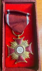 POLONYA ALTIN  LİYAKAT HAÇI (PRL) ALTIN KAPLAMA MADALYA MİNELİ KUTULU