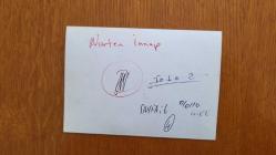 TÜRK HALK MÜZİĞİ SANATÇISI NURTEN İNNAP'IN ORİJİNAL FOTOĞRAFI - 13 x 9 cm EBADINDA - NURTEN İNNAP, KOCAELİ GAZETESİ OKURKEN ÇEKİLMİŞ BİR KARE