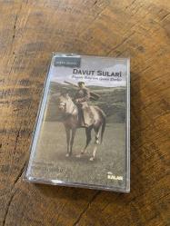 DAVUT SULARİ - BUGÜN BAYRAM GÜNÜ DERLER - KASET