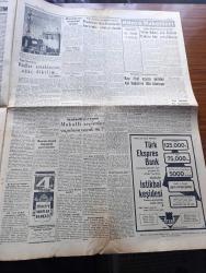 Yeni İstanbul Gazetesi - Turkish Newspaper - 3 Ekim 1954 - gelenler ve gidenler yazan Habip Edip Törehan Başmakale - Türk Alman müzakereleri bu sabah Bonn'da başlıyor - Adnan Menderes Almanya hareketinden önce yeşilköy'de kendisini uğurlayanlar arasında fotoğraf - müttefikler Almanya'yı tahliyeye karar verdi - Halk zamlı vapurlara zorla mı bindirilecek - İstanbul atletizm birincilikleri Mithatpaşa stadı'nda yapılmıştır - Celal Bayar Doğu Karadeniz bölgesine gidiyor - Selim Sarper Stefanopulos ile görüştü - ilan edilmediği için 7 Kasım'da mahalli seçimler yapılamayacak mı - Sadık Aldoğan sorguya çekildi - Ankara İstanbul İzmir radyo programı - tiyatro kronikleri küçük sahnede Hamlet - kraliçe rolünde Lale Oraloğlu ve Hamlet'te Nur Sabuncu fotoğraf - Türk milli takım namzetleri Fenerbahçe ile bugün karşılaşıyor - Türk atletizmi kerbelaya döndü - moda aleminde yeni buluşlar - Garanti Bankası - Gripin - Türkiye güzeli Belgin Doruk puro tuvalet sabununu tavsiye ediyor fotoğraf
