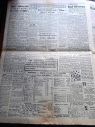 Yeni İstanbul Gazetesi - Turkish Newspaper - 3 Ekim 1954 - gelenler ve gidenler yazan Habip Edip Törehan Başmakale - Türk Alman müzakereleri bu sabah Bonn'da başlıyor - Adnan Menderes Almanya hareketinden önce yeşilköy'de kendisini uğurlayanlar arasında fotoğraf - müttefikler Almanya'yı tahliyeye karar verdi - Halk zamlı vapurlara zorla mı bindirilecek - İstanbul atletizm birincilikleri Mithatpaşa stadı'nda yapılmıştır - Celal Bayar Doğu Karadeniz bölgesine gidiyor - Selim Sarper Stefanopulos ile görüştü - ilan edilmediği için 7 Kasım'da mahalli seçimler yapılamayacak mı - Sadık Aldoğan sorguya çekildi - Ankara İstanbul İzmir radyo programı - tiyatro kronikleri küçük sahnede Hamlet - kraliçe rolünde Lale Oraloğlu ve Hamlet'te Nur Sabuncu fotoğraf - Türk milli takım namzetleri Fenerbahçe ile bugün karşılaşıyor - Türk atletizmi kerbelaya döndü - moda aleminde yeni buluşlar - Garanti Bankası - Gripin - Türkiye güzeli Belgin Doruk puro tuvalet sabununu tavsiye ediyor fotoğraf