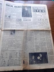 Yeni İstanbul Gazetesi - Turkish Newspaper - 3 Ekim 1954 - gelenler ve gidenler yazan Habip Edip Törehan Başmakale - Türk Alman müzakereleri bu sabah Bonn'da başlıyor - Adnan Menderes Almanya hareketinden önce yeşilköy'de kendisini uğurlayanlar arasında fotoğraf - müttefikler Almanya'yı tahliyeye karar verdi - Halk zamlı vapurlara zorla mı bindirilecek - İstanbul atletizm birincilikleri Mithatpaşa stadı'nda yapılmıştır - Celal Bayar Doğu Karadeniz bölgesine gidiyor - Selim Sarper Stefanopulos ile görüştü - ilan edilmediği için 7 Kasım'da mahalli seçimler yapılamayacak mı - Sadık Aldoğan sorguya çekildi - Ankara İstanbul İzmir radyo programı - tiyatro kronikleri küçük sahnede Hamlet - kraliçe rolünde Lale Oraloğlu ve Hamlet'te Nur Sabuncu fotoğraf - Türk milli takım namzetleri Fenerbahçe ile bugün karşılaşıyor - Türk atletizmi kerbelaya döndü - moda aleminde yeni buluşlar - Garanti Bankası - Gripin - Türkiye güzeli Belgin Doruk puro tuvalet sabununu tavsiye ediyor fotoğraf