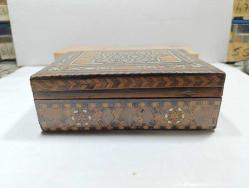 ÇY5-----KAKMA DEKORLU YAŞLI AHŞAP KUTU