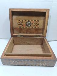 ÇY5-----KAKMA DEKORLU YAŞLI AHŞAP KUTU