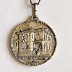 TÜRKİYE İŞ BANKASI 50. YIL - ESKİ METAL ANAHTARLIK - 2