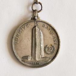 TÜRKİYE İŞ BANKASI 50. YIL - ESKİ METAL ANAHTARLIK - 2