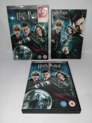 Dvd Harry Potter and the Order of the Phoenix Two-Disc Special Edition. Dvd Harry Potter ve Zümrüdüanka Yoldaşlığı İki diskli özel sürüm. Orijinal. Karton kutulu ve kitapçıklı. Türkçe desteği yok. Diller İngilizce ve Almanca. 2 disk. Diskler 10 üzerinden 9 ve 9.5 çok iyi durumda, sorunsuz çalışıyor. koleksiyonluk.