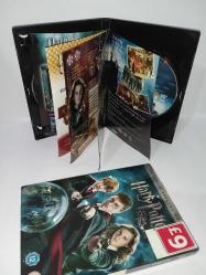 Dvd Harry Potter and the Order of the Phoenix Two-Disc Special Edition. Dvd Harry Potter ve Zümrüdüanka Yoldaşlığı İki diskli özel sürüm. Orijinal. Karton kutulu ve kitapçıklı. Türkçe desteği yok. Diller İngilizce ve Almanca. 2 disk. Diskler 10 üzerinden 9 ve 9.5 çok iyi durumda, sorunsuz çalışıyor. koleksiyonluk.