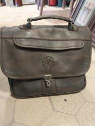 1940 lı yıllardan Alman Topçu Alayı Evrak Çantası.. İkinci Dünya Savaşı dönemine ait Alman askeri teçhizatından nadir  bir parça, üzerindeki kabartma Alman Kartalıdır.   Tasarım: Ortasında, 