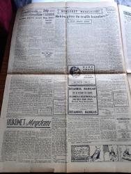 Cumhuriyet Gazetesi - Turkish Newspaper - 20 Şubat 1959 - Adnan Menderes millete radyo ile hitap etti - Başbakan Adnan Menderes Dün yatağından kalktı ve odasında dolaştı - uçak kazasından sonra Adnan Menderes'e ilk yardımı yapan Newdigate'li çiftçi Anthony Bailey ve karısı Margaret fotoğraf - Dr. Fazıl Küçük anlaşmanın imzalandığı Lancaster House'dan çıkarken imzayı müteakip MacMillan Fatin Rüştü Zorlu ve Karamanlis el sıkışırlarken fotoğraf - Londra'da vuku bulan uçak kazasında vefat edenlerin cenazeleri yurda getiriliyor - Başbakan Adnan Menderes uçak kazasından sağ kurtulmuştu - Türkiye'de ilk defa bir ağır ceza mahkemesini 3 kadın hakim idare etmiştir fotoğraf - hükümet meydanı yazan İlhan Tarus Yazı Dizisi - İzmir'de dünkü basın davaları - his ve akıl yolları yazan Burhan Felek - Muhsin Ertuğrul'a dair yazılan yazı davası - Yahya Kemal'i sevenler dün toplandılar - Uluç Ali yazan halikarnas balıkçısı Yazı Dizisi - İstanbul belediyesi şehir tiyatrosu dram kısmında dört albayın aşkı