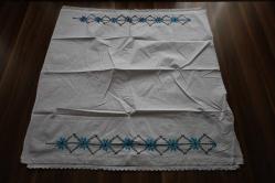 KANAVİÇE İŞLEMELİ ESKİ YASTIK *  75 - 75 CM