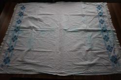 KANAVİÇE İŞLEMELİ ESKİ YASTIK  *  90 - 110 CM