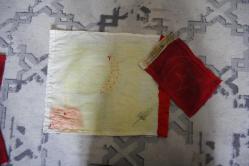 HİLAL-İ AHMER SANCAK   VE  OSMANLI ZAMANINDA KULLANILAN ASKER GÖĞÜS CEBİ  ARKASI MÜHÜRLÜ (LOT1