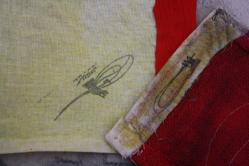 HİLAL-İ AHMER SANCAK   VE  OSMANLI ZAMANINDA KULLANILAN ASKER GÖĞÜS CEBİ  ARKASI MÜHÜRLÜ (LOT1