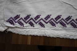 APLİKELİK KANAVİÇE İŞLEMELİ YASTIK  *  85 - 90 CM