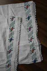 KANAVİÇE İŞLEMELİ YASTIK  *  40 - 95 CM