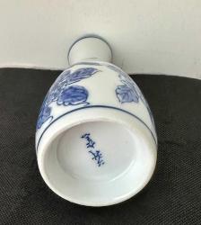 70’ler dönemi koleksiyonluk el işçiliği ile boyanmış ve yapılmış damgalı küçük japon porselen vazo