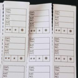 Pul bilgilendirme etiketi 28 li tabaka koparılır delikli
