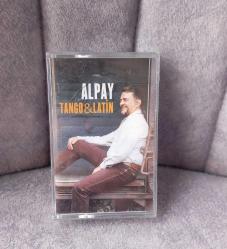 ALPAY TANGO & LATİN SIFIR KASET. KABINDA KÜÇÜK BİR KIRIK VAR. FOTOĞRAFTA GÖREBİLİRSİNİZ.  KASET JELATİNİNDE KOLEKSİYONLUK NADİR
