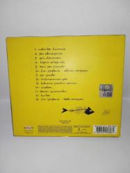 Cd Pinhani Kediköy albümü. Orijinal. Dinlemeyi etkilemeyen yoğun çizikler var. baştan sona sorunsuz çalışıyor