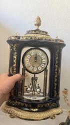 Kobalt Mavisi Dekorlu Şömine Saatidir