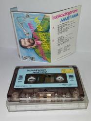 Kaset Ahmet Kaya başkaldırıyorum albümü. Orijinal 1988 dönem Kağıt Baskı. Tertemiz, sorunsuz çalışıyor. koleksiyonluk