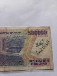 Ürdün prensi Ali bin el Hüseyin'in 1998'de Türkiye Ziyaretinde  imzalayıp hediye ettiği  7.Emisyon  500 bin liralık banknot.İmzalanan  kağıt parada Koruyucu Jandarma komutanı  Kafkas adernekleri genel başkanı ve bir bürokratın da imzaları bulunmaktadır.