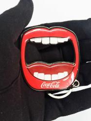 Coca Cola Ağız Formunda Metal Anahtarlık
