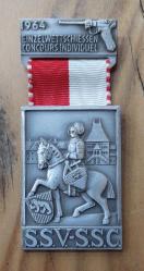 İsviçre, Bireysel Tabanca Atış Yarışması (Textil Kurdeleli) Madalya 1964. Şehir Arması-Şövalye Temalı. Paul Kramer Neuchatel Üretim Damgalı. (45x75 mm)