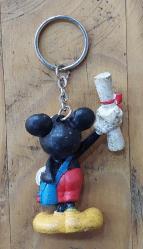 ABD, Mickey Mouse/Miki Fare (Okulda Diploma Alırken) Anahtarlık. Walt Disney Üretimi. Kullanılmış. Nadir!/Kaliteli Sert Plastik. 1980'ler.
