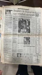 02 ŞUBAT 1999 - FOTOMAÇ SPOR GAZETESİ - TURKISH NEWSPAPER - DOĞUM GÜNÜ /HEDİYESİ - EKSİKSİZ TAM TAKIM GAZETELERİ - GALATASARAY - HAGI - AZİZ YILDIRIM - BECALI - SÜREN - SERGEN - HÖGH - KEMAL - SAFFET - SELAHATTİN - SELÇUK YULA - CENK KORAY - TOSHACK - ERTUĞRUL - OHEN - RIDVAN - YASİN - DEL SOLAR - TAYFUR  FLAŞ - TARAFTAR - SPOR SEVGİ BARIŞ VE DOSTLUKTUR - PARA KRİZİ - TRANSFER - 5.YABANCI KARARI - HAKSIZ REKABET - DOĞU’YA YATIRIM - ÖZELEŞTİRİ - TAM GÜVENCE - YENİ İKİLİ - BEŞİKTAŞ’IN SAYFASI - GÖZDAĞI - FIRTINALAR KOPARTTI - FORMA KAYGISI  ANTALYA 2-0 FENERBAHÇE - KOCAELİSPOR 1-0 BEŞİKTAŞ - CANAKKALE DARDANEL 2-1 FENERBAHÇE - GÜRBÜZ REFİOĞLU - ÖMER ÇAVUŞOĞLU - SERGEN - METİN DİYADİN - ORHAN VURAL - DIMAS - İBRAHİM KUTLUAY - FERRUH TANAY - HÖGH - UCHE - CAMILLA - SEFER DENİZ - FEVZİ  TARAFTAR - FOTOMAÇ - FENERBAHÇE’NİN SAYFASI - TEŞEKKÜRLER BAŞKAN - KANARYA TAM KADRO - HER YERİN ADAMI - KANARYA’DA NE DEĞİŞTİ - DİMAS YÜZDE YÜZE ULAŞAMADI - 1907 DERNEĞİ ALTYAPI PANELİ - HÖGH SON DURAK -